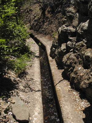 Kanal im unteren Teil des Barranco de los Cernicalos