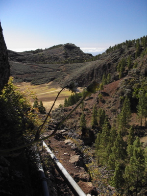Bild des Pfades oberhalb der Caldera